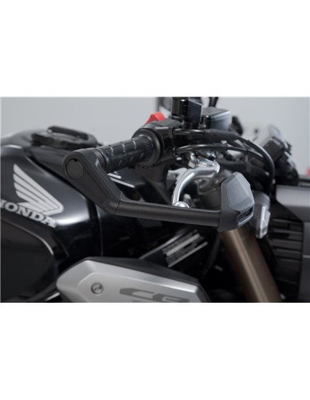 Protectores de maneta con deflector de aire Negro. Honda CB650R (18-), Kawasaki Z650 (16-).