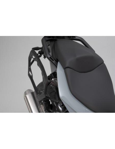 Soporte lateral PRO Negro. BMW S 1000 XR (19-).